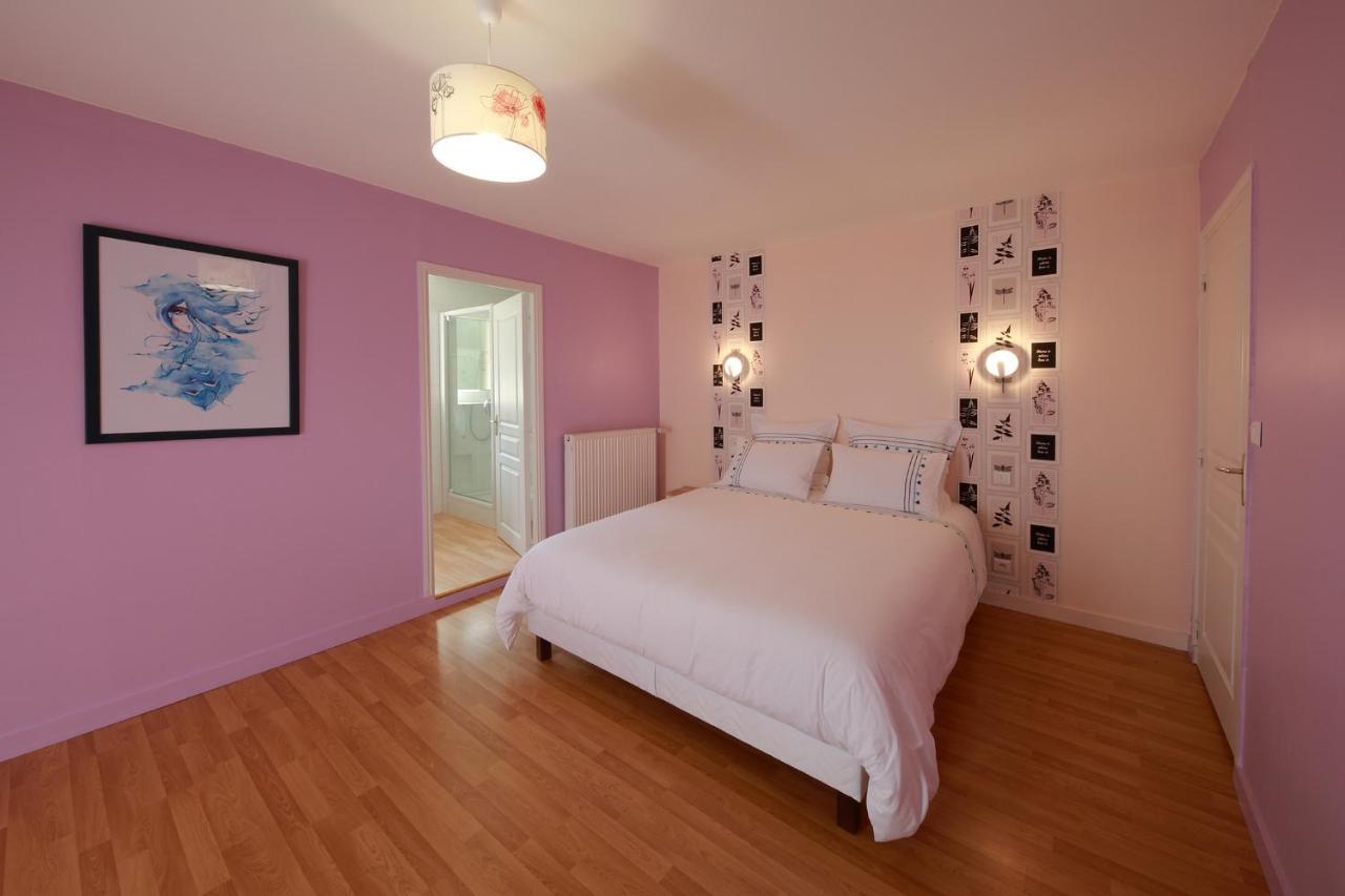 Gite La Loge Des Fees Latille Exterior photo